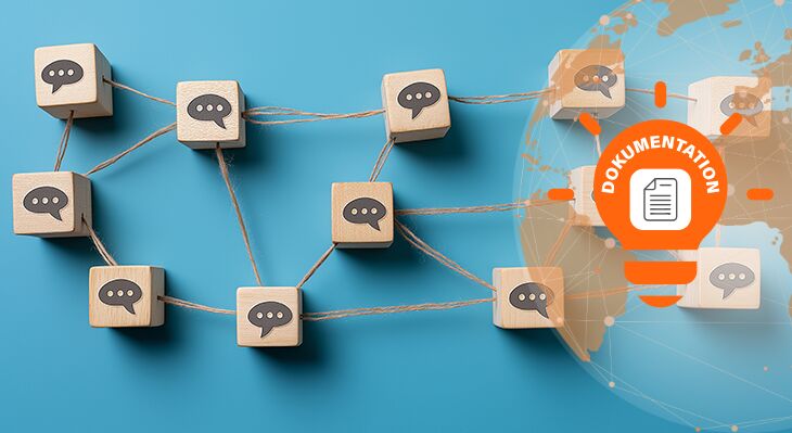 Holzw&uuml;rfel mit Sprechblasen, verbunden durch ein Seil. Im Vordergrund Weltkugel mit der Aufschrift Dokumentation.