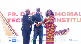 Verleihung des Ghana TVET Excellence Awards an Vertreterinnen und Vertreter der Berufsschule Fr. Dogli Memorial Technical Institute
