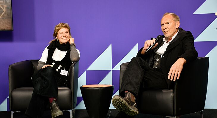 Junge Zimmerin und Herr Jäger Knobelsdorff beim Fachtag 2022